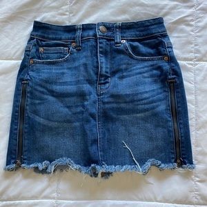 Jean skirt with zipper
